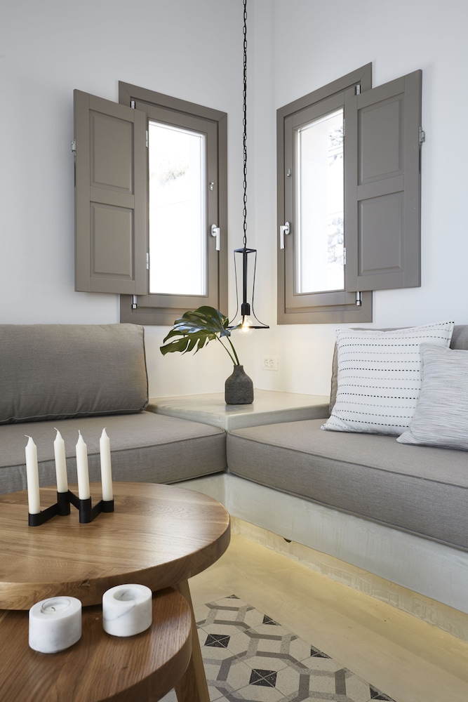 White and Co. La Torre Suites