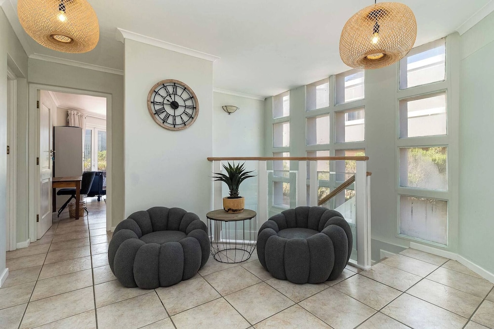 Beachfront Villa Sea Breeze, Hout Bay, Cape Town