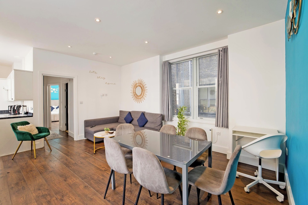 Imperial Middlesex Street Apartments