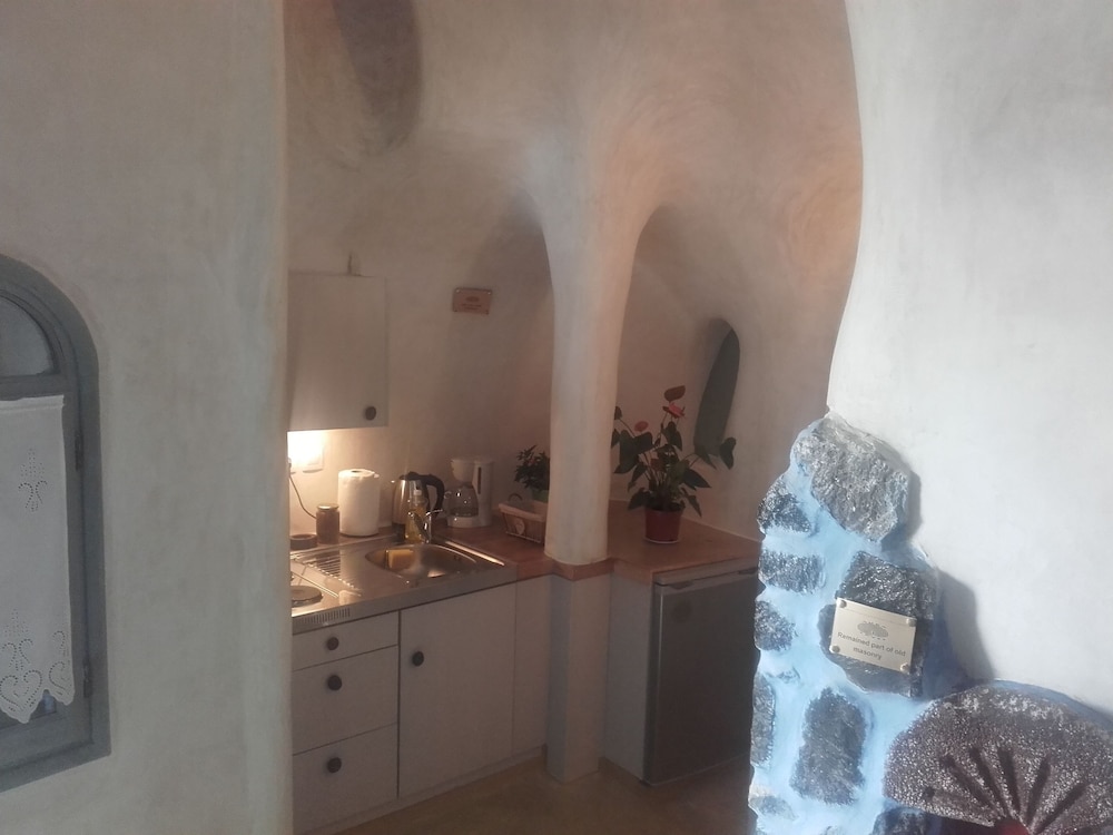 Aura Caves