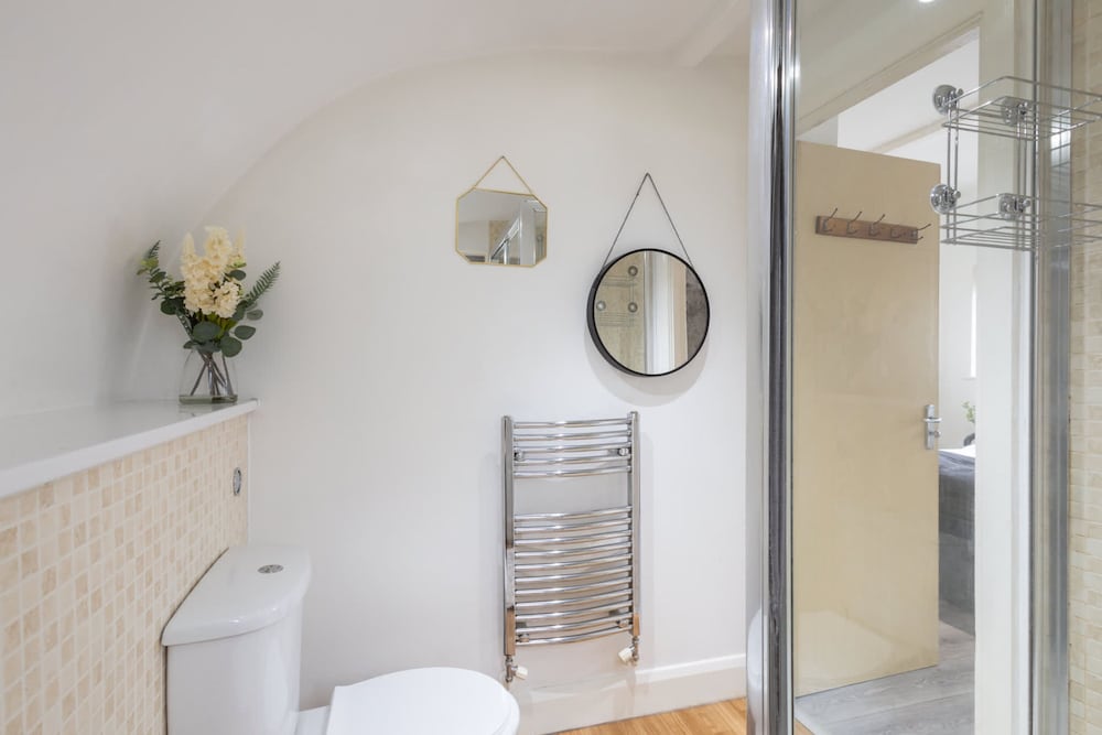 Host Stay Bradshaw Close