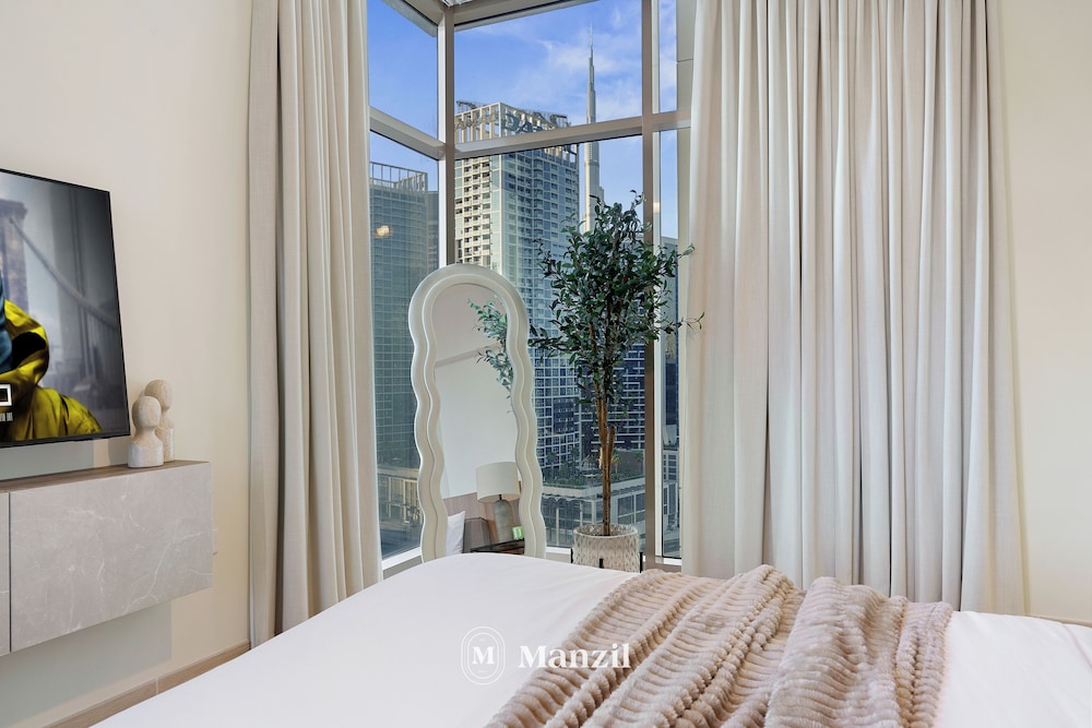 2BR w Canal & Burj View Near Dubai Mall