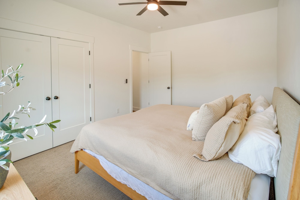 3 Mi to Bear Lake: Home w/ Hot Tub & Huge Patio!