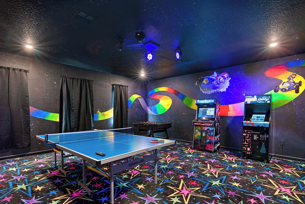 8BR Villa - Game Room & Themed Rooms