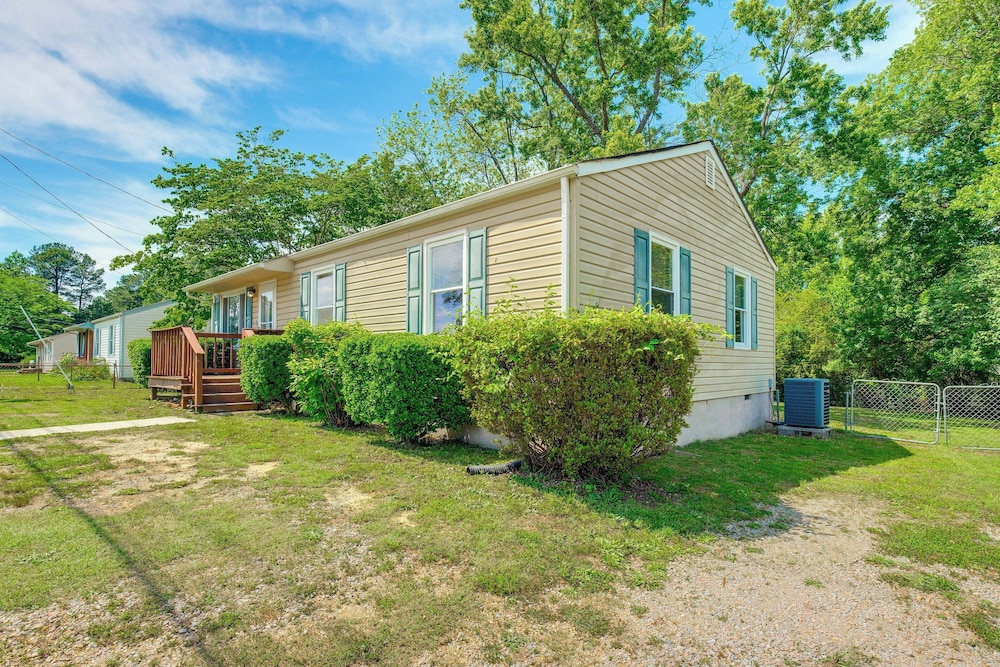 3 Mi to Historic Dtwn: Hopewell Home w/ Yard