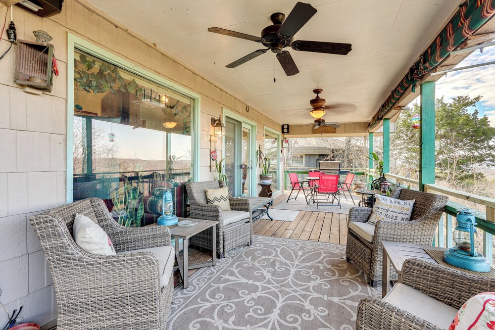 'the Treehouse' in Cherokee Village: Deck & Views