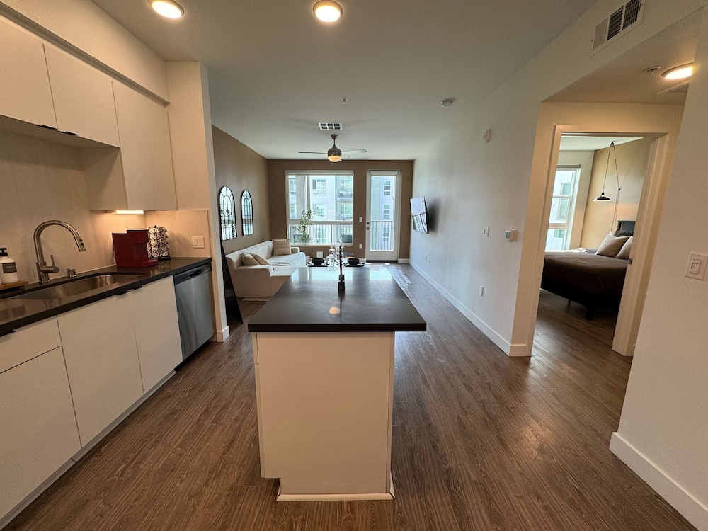Luxury Stay Near Disneyland Pool Gym Free Parking