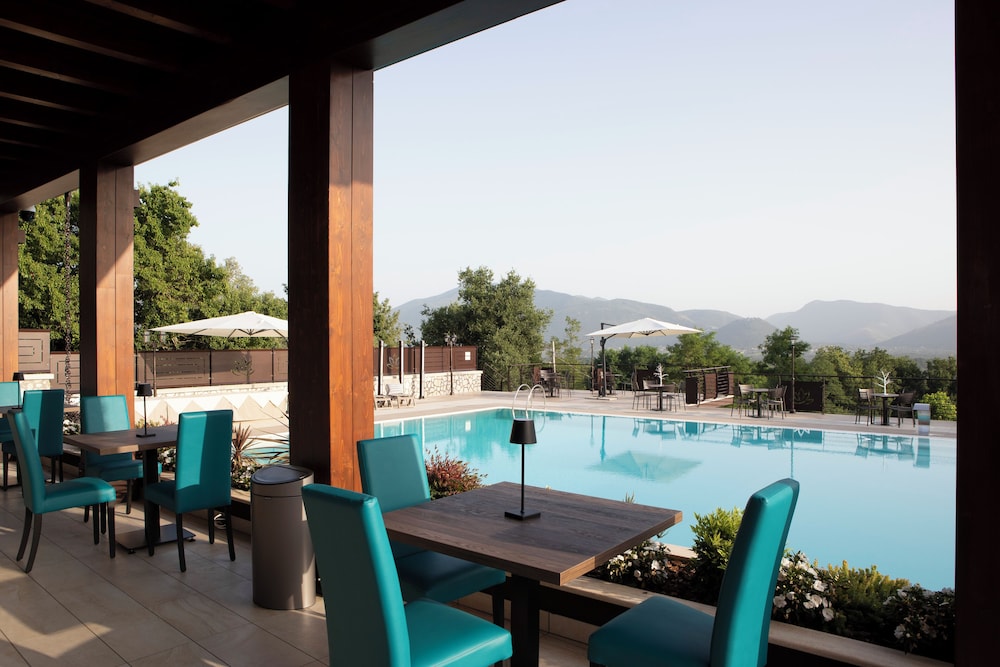 Lual Bleisure Hotel