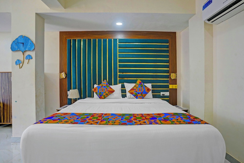 Fabhotel Small Daddy Plus