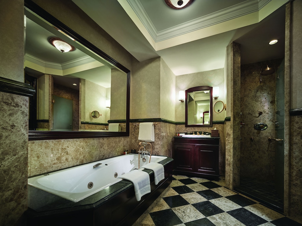 Eastern & Oriental Hotel 46