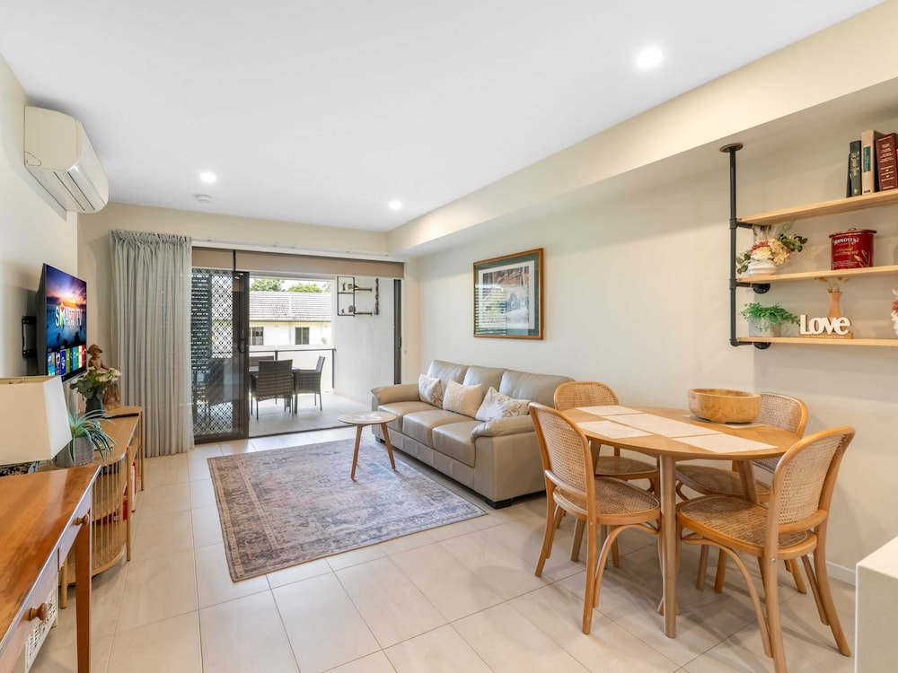 Close to Airport, Cafes, Train & Boondall Wetlands