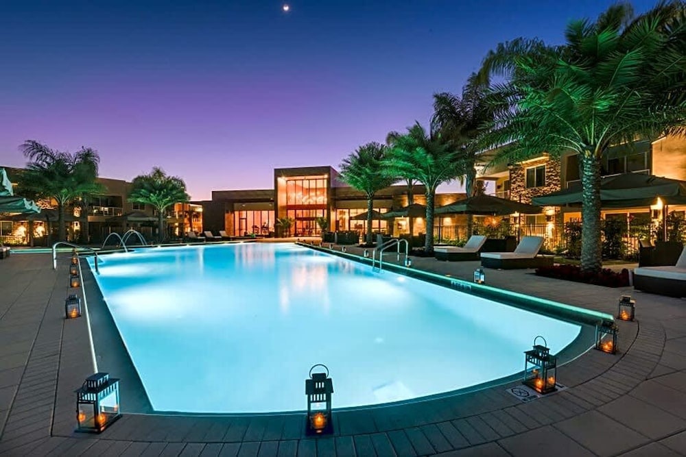 Modern Magic Village Home for 12 With Grill 3131