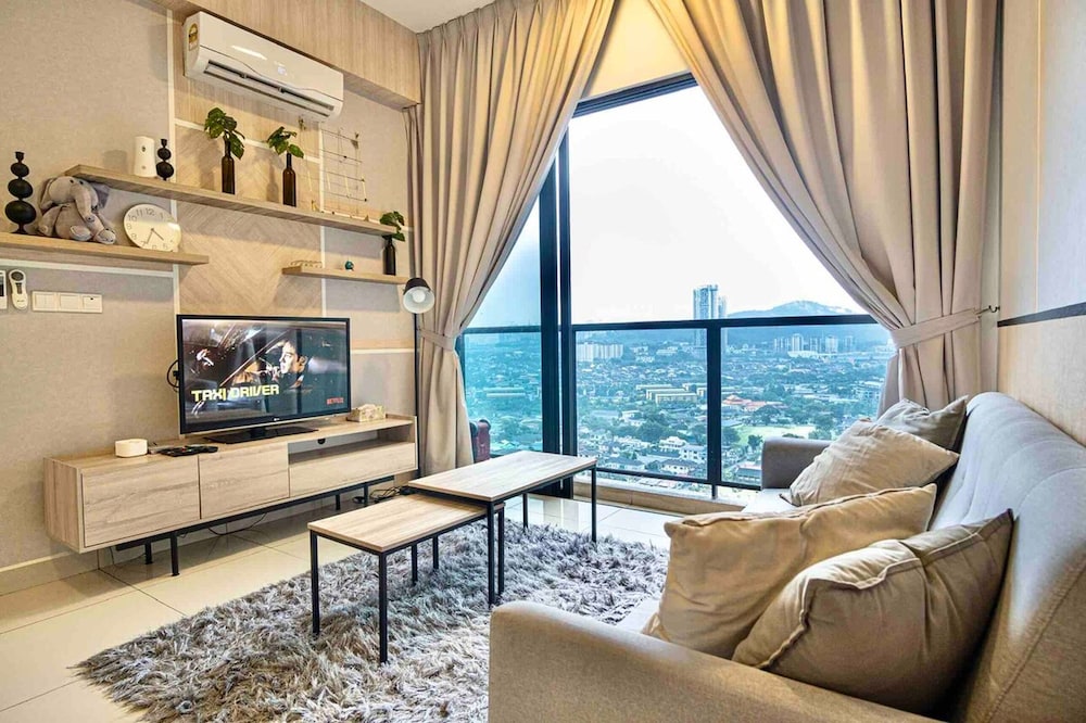 Astoria Ampang Condotel by Emily in Town