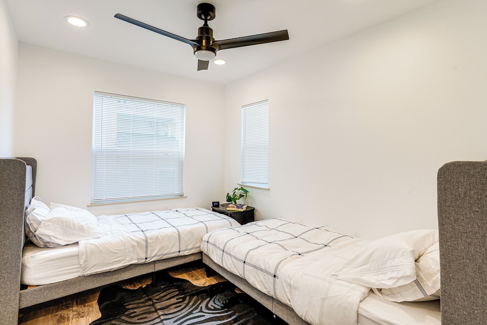 Walk to Crab Cove Beach: Alameda Home w/ Game Room