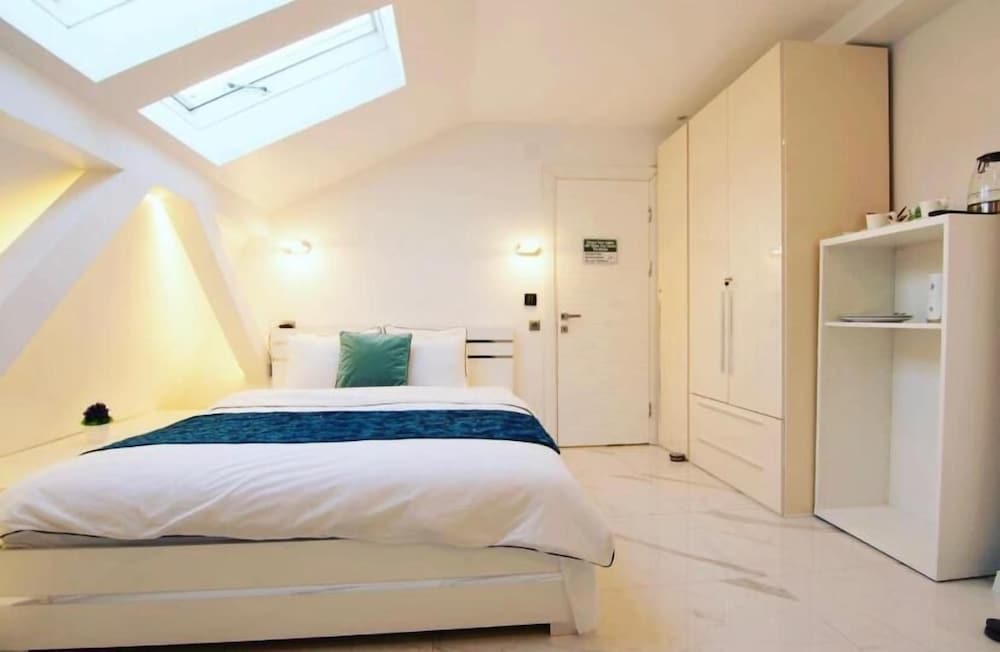 Lumiere Luxe Suites
