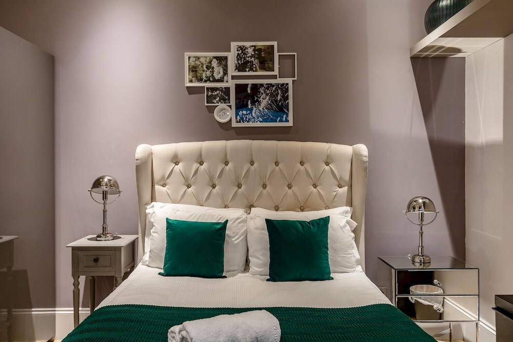 Newly Refurbished 2-bed Apartment in Knightsbridge