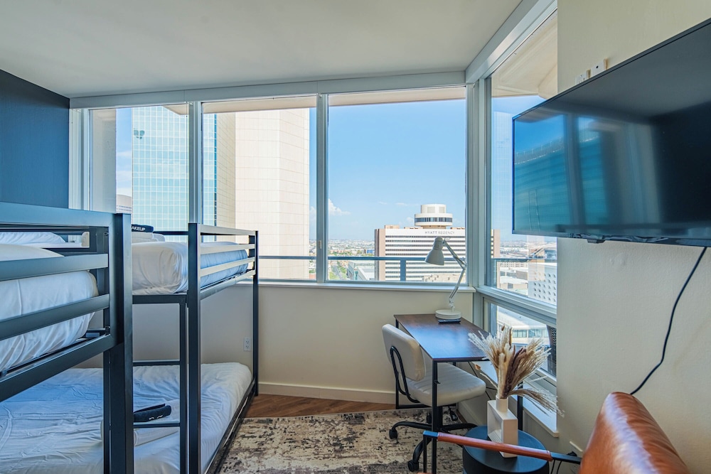 ROVE LIVING/KL - 44 Monroe