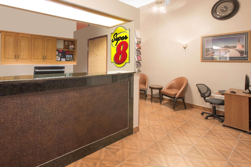 Super 8 by Wyndham Sioux City/Morningside Area view 3