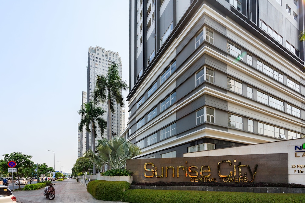 Sunrise City 2BR SW Pool 20th