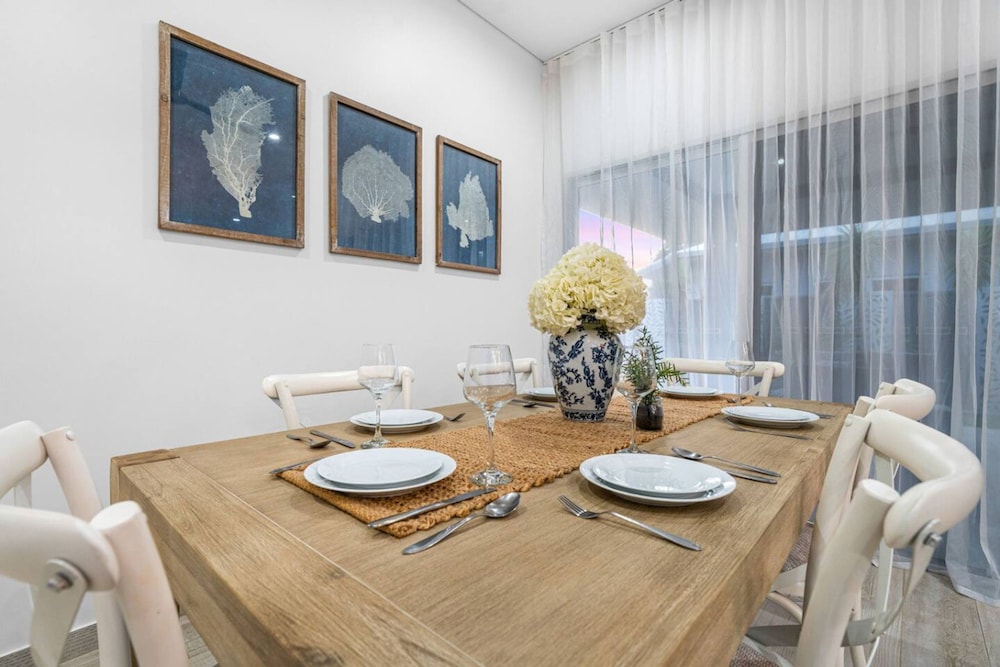 Zenhouse Solstice Designer 4-br Executive Retreat