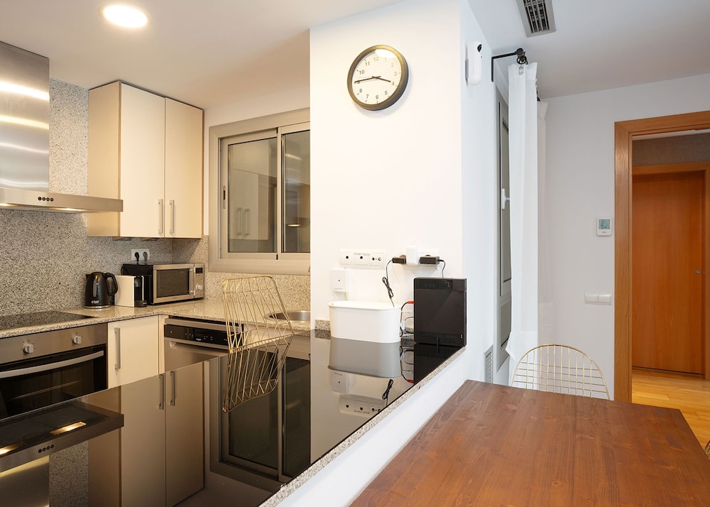 Modern Apartment Near Pl Espa a