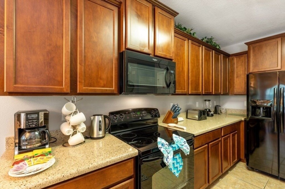 Luxury 4br Retreat W/ Pool, Game Room Near Disney 4 Bedroom Villa