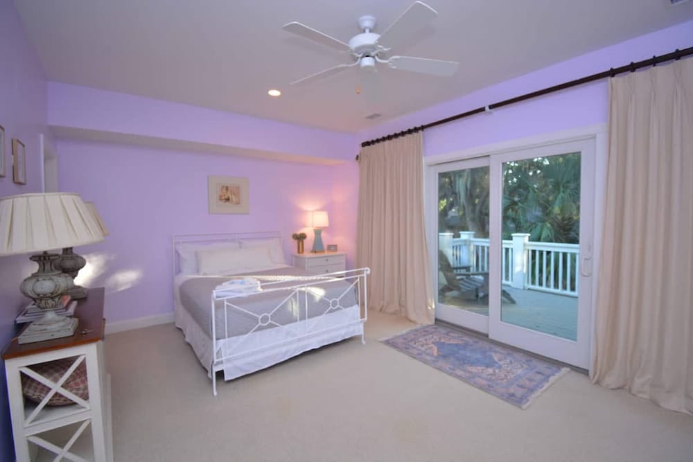 Island Time - Pet Friendly and Minutes From Beach