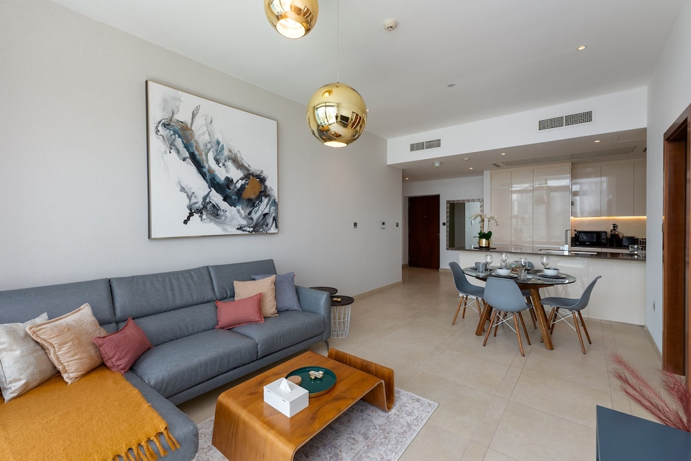 Sleek 1BR at Dubai Marina w Balcony