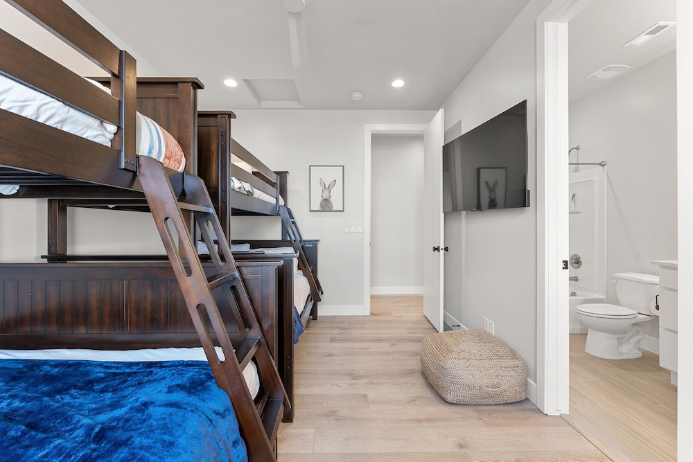 Tahitian Pearl 5 Bedroom Townhouse