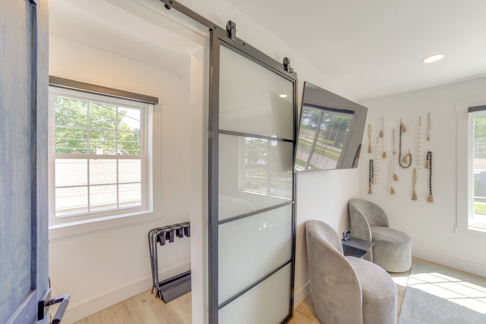 Walk to Waterfront: Michigan Retreat w/ Game Room