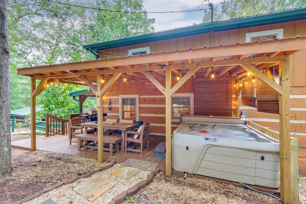 Near Hiking Trails: Hot Tub Haven in Ellijay!