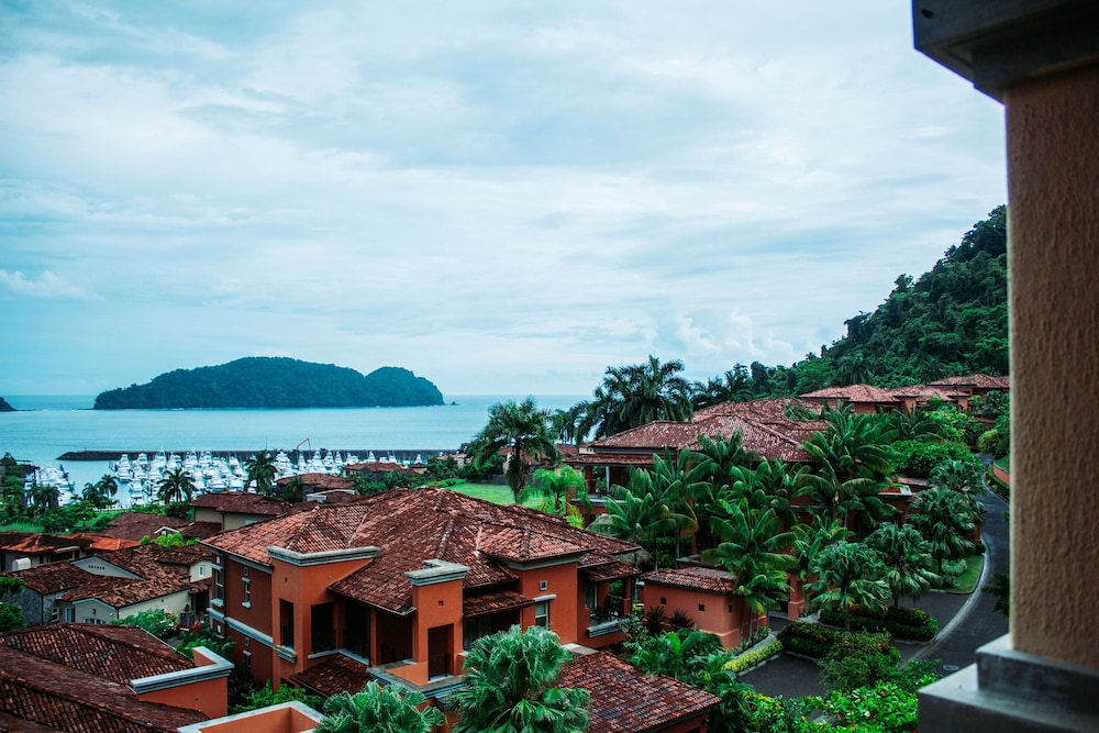 CR Luxury Los Sueños Condos