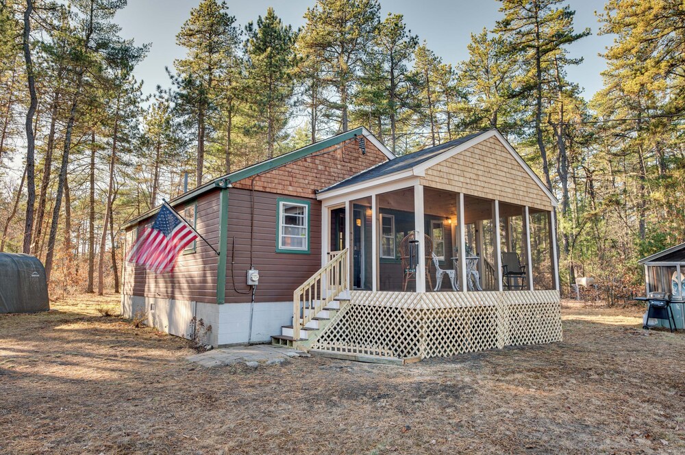 'camp Crescendo' Rustic Waterboro Cabin By Lake