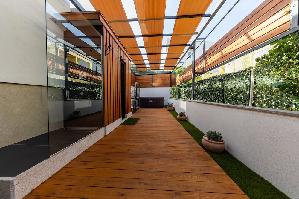 Orange Apartment - Okrug Gornji Seaside Retreat