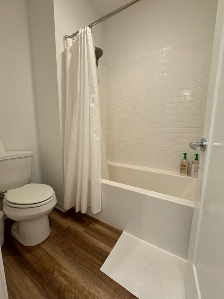 Private Room With Shared Bathroom