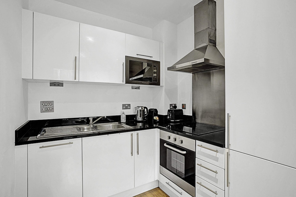 Urban Retreat: Stylish 1-bed Bliss