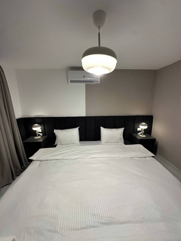 Stylish Luxe Apartment Fr 0006