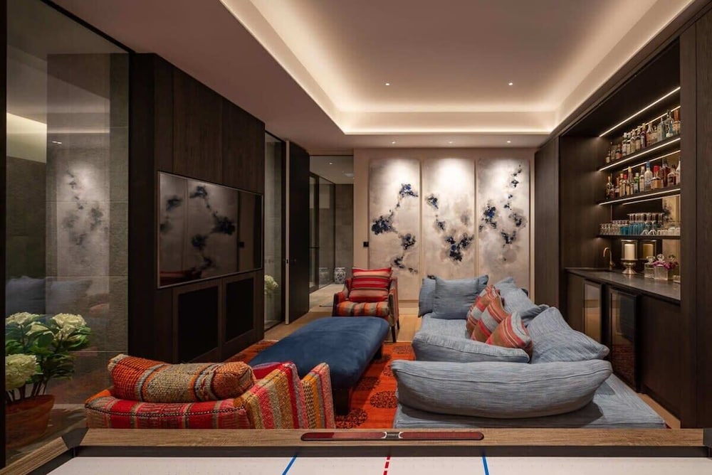 5 Bed House w/ Indoor Pool, Sauna & Private Garden - Fulham