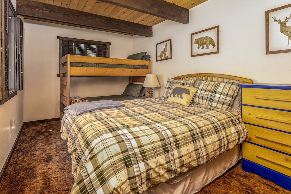 1 Mi to Slopes: Big Bear Ski Haven w/ Hot Tub