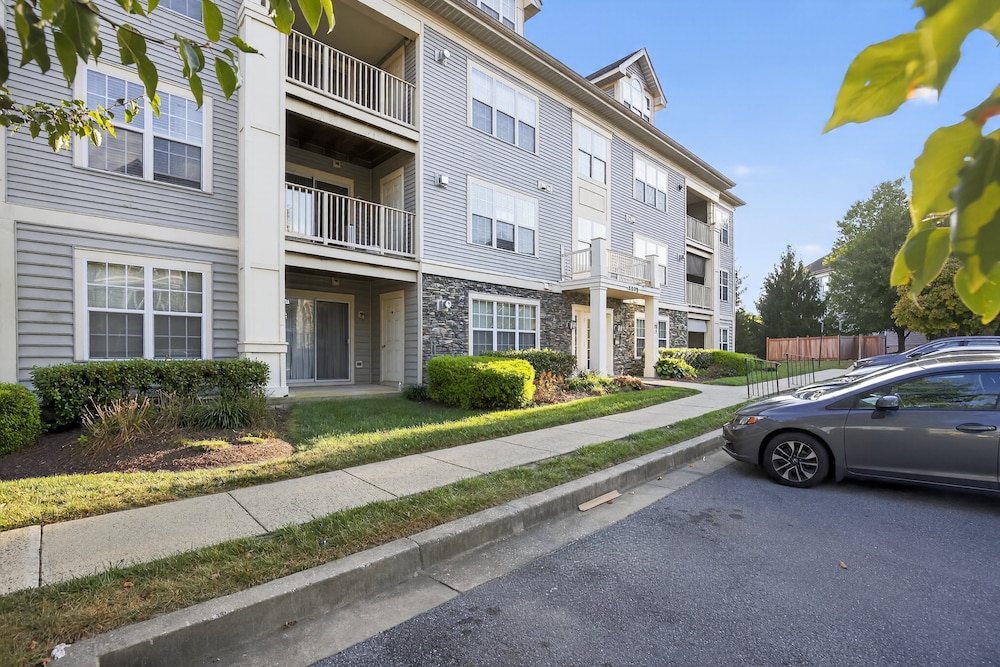 Cozy Pikesville Penthouse With Basketball Arcade 2 Bedroom Condo