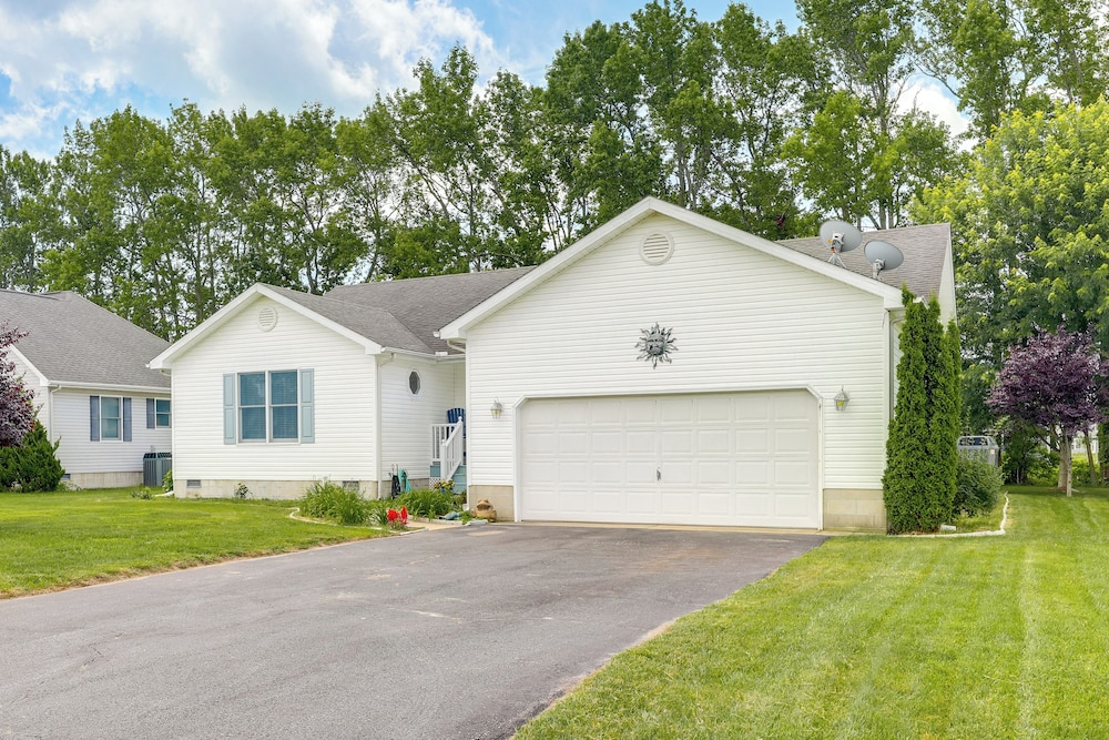 2 Mi to Bethany Beach: Home w/ Furnished Deck