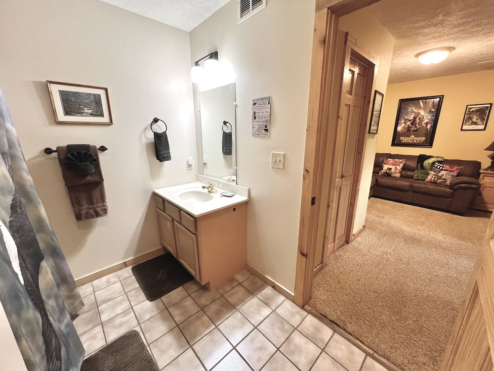 Eagles Point 3 Bedrooms 3 Bathrooms Cabin
