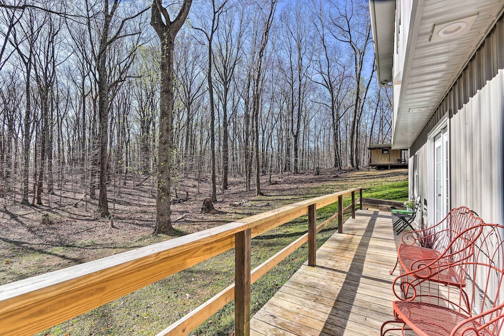 Knoxville Vacations - Peaceful Secluded Knoxville Retreat w/ Deck - Property Image 11