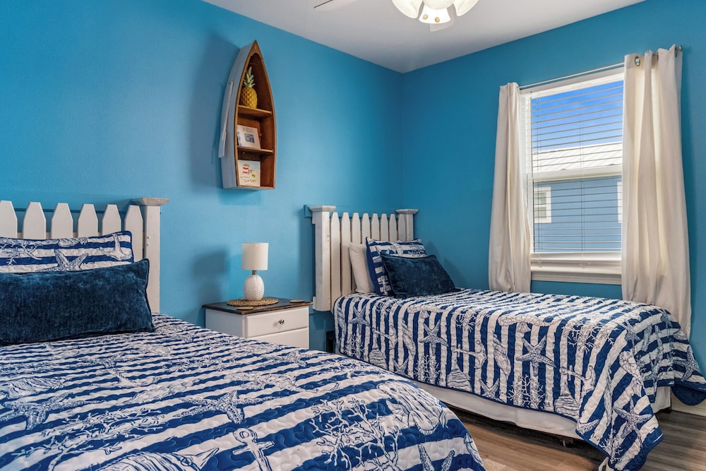 Bikini Bottom by Southern Vacation Rentals