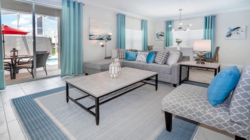 5BR Stylish Championsgatetownhome w/ Private Pool