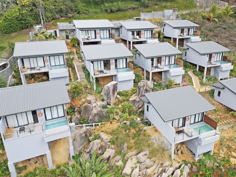 Red Palm Luxury Villas with Private Pools