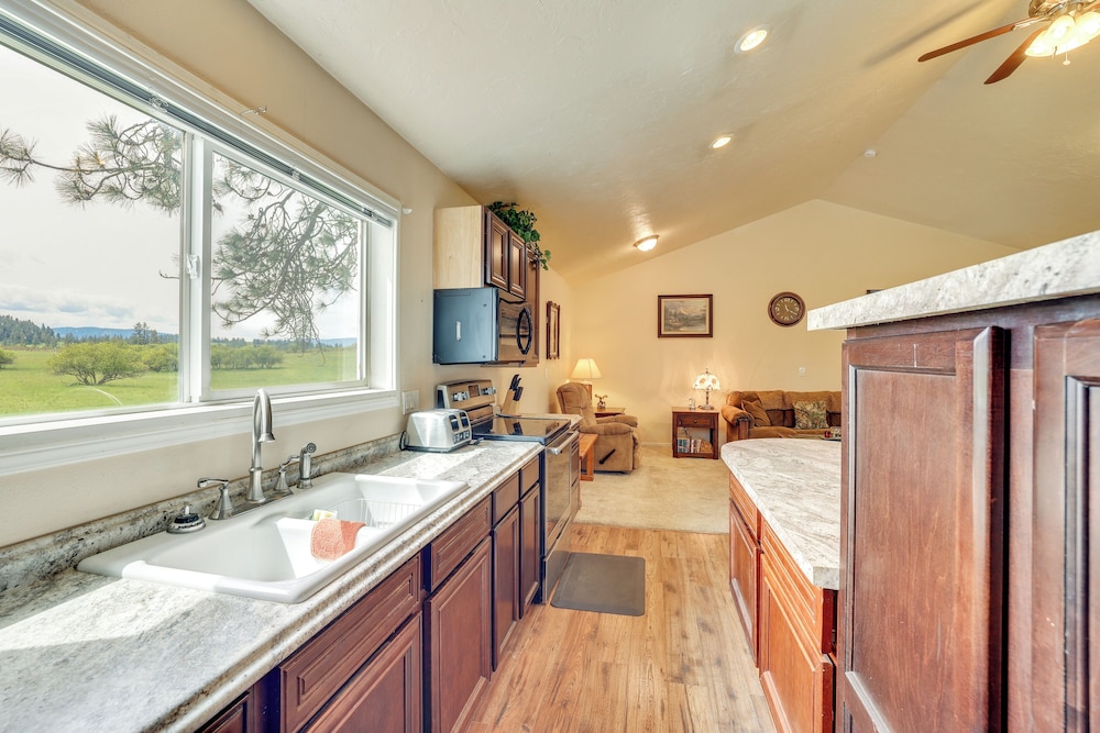 Cozy Clearwater Apartment - Hike, Fish & Explore! view 5