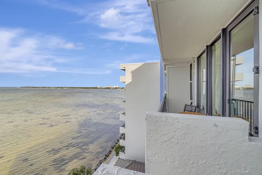 Bayside Inn 6786