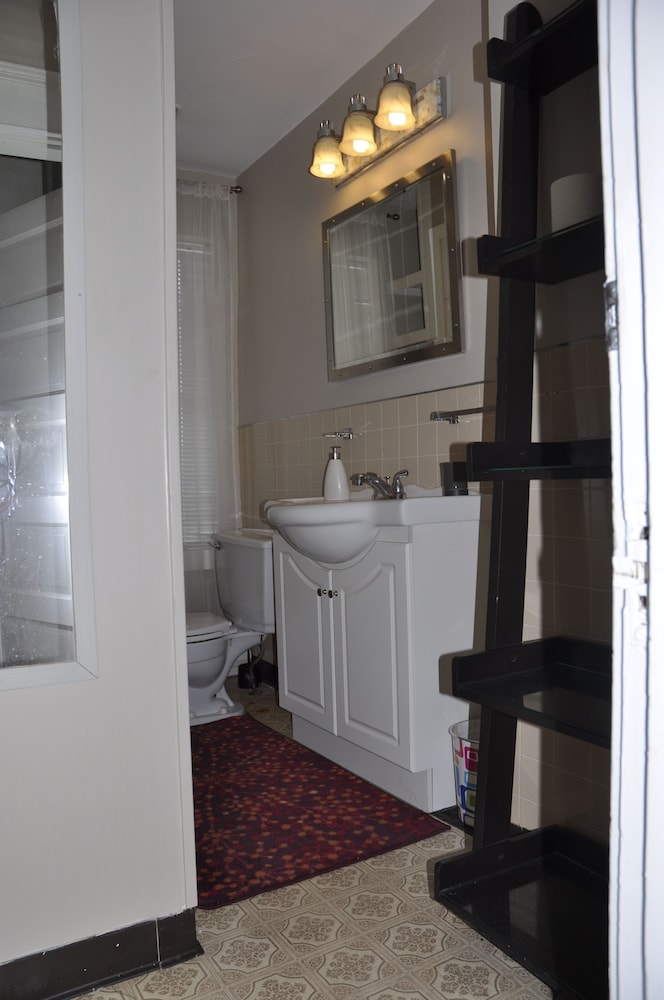 Moncton Suites - 267 Universite Ave