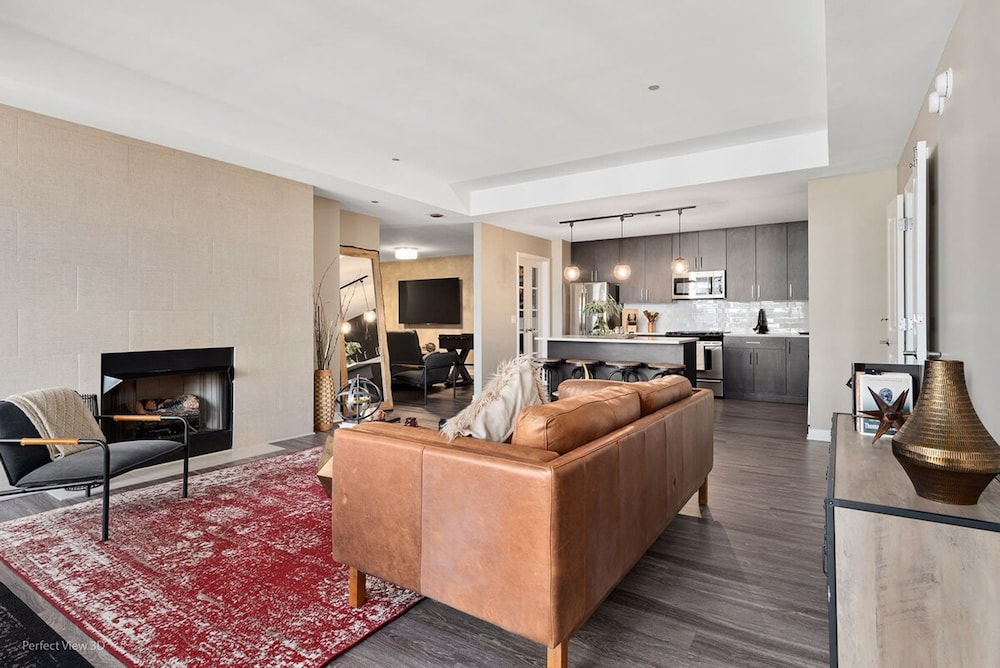 Lake View Penthouse Top Amenities Unit Laundry